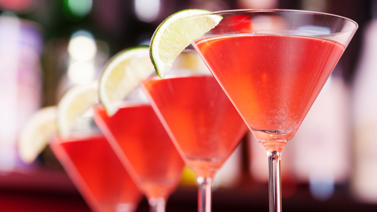 How to Make a Smooth Cosmopolitan with Citrus Notes Recipe