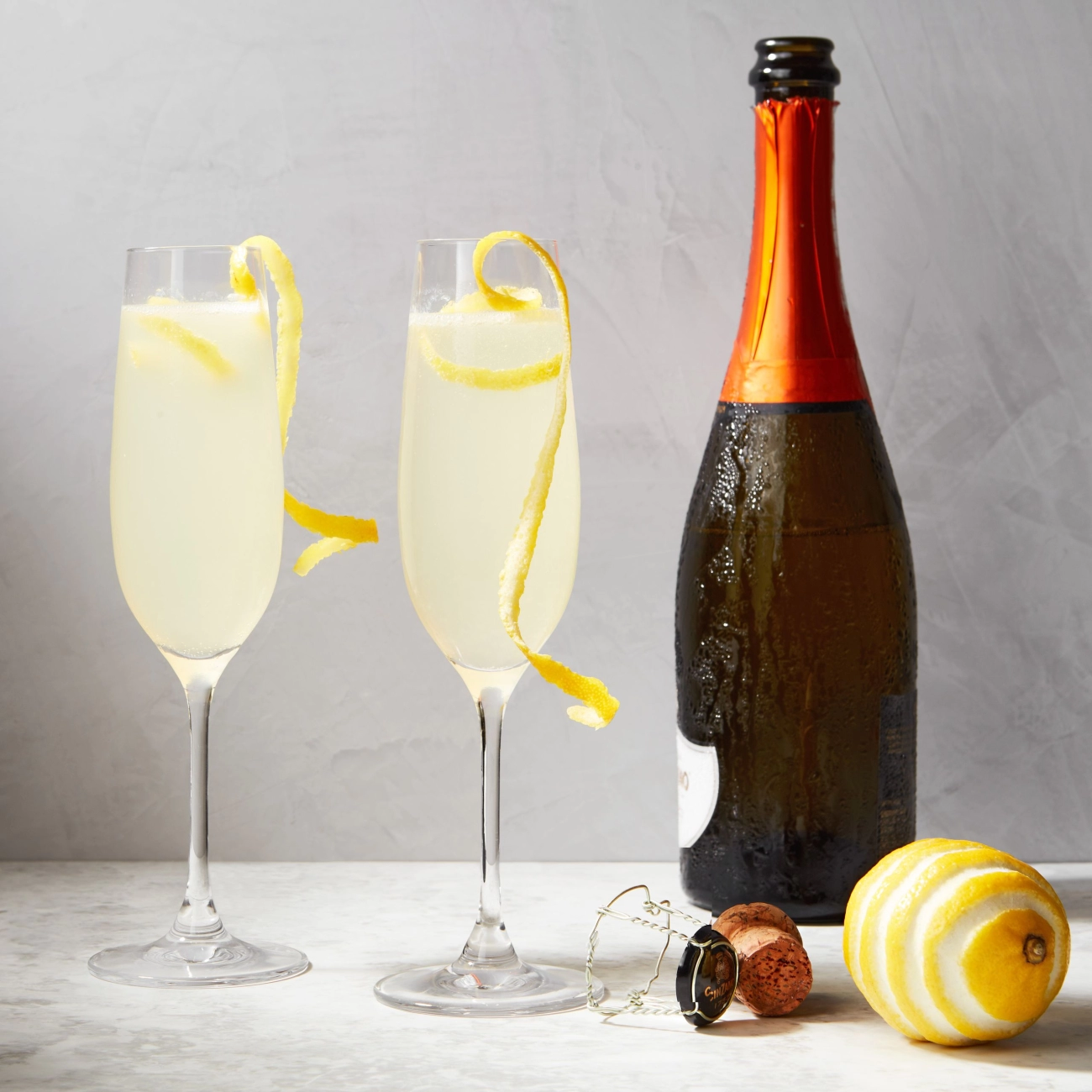 Elegant French 75 Cocktail Recipe with Sparkling Champagne Top